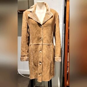 Tristan & Iseut Women's faux Shearling leather coat size M